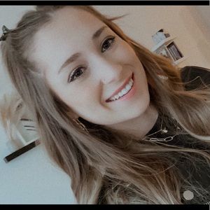 Meet your Posher, Kayla